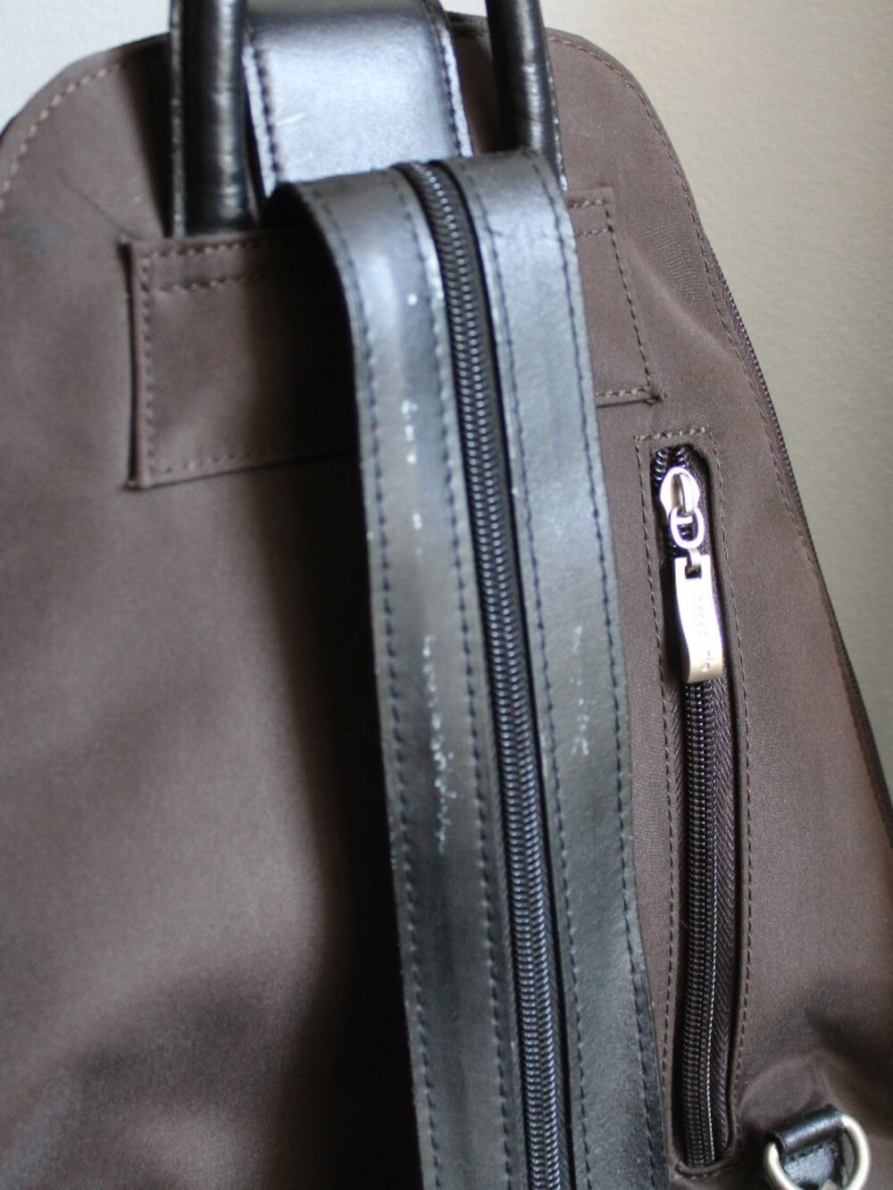 Baggallini Urban Metro Backpack Brown Black - Picture 5 of 8